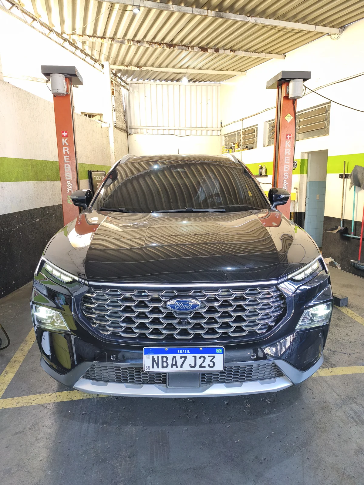 SUV em atendimento na Pit Stop